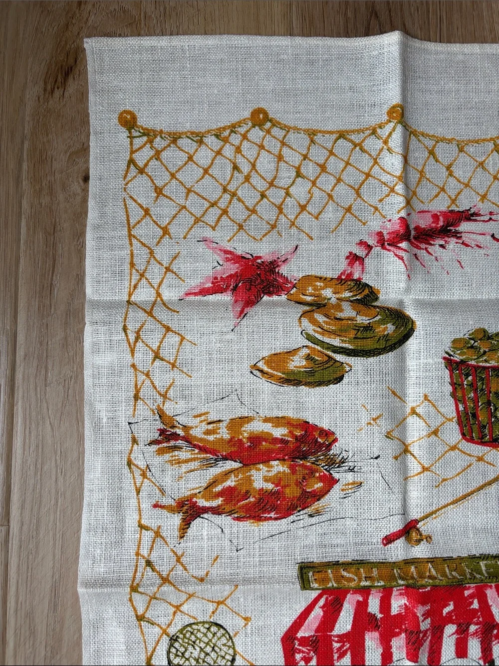Classic Seafood Market Print Kitchen Towel - White/Gold